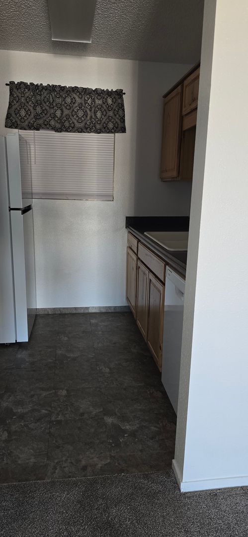 2 beds, 1 bath, $1,400, Unit # 301