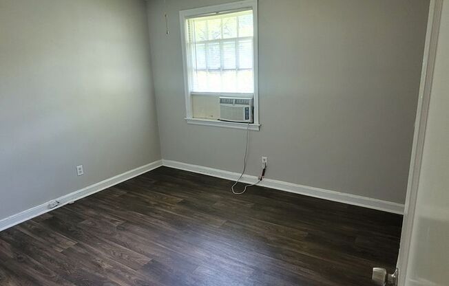 2 beds, 1 bath, 750 sqft, $1,050, Unit B3