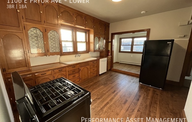 1106 E PRYOR AVE
