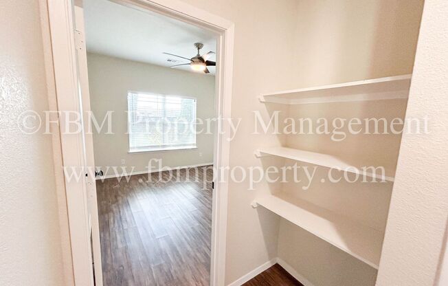 1 bed, 1 bath, 600 sqft, $1,300, Unit B