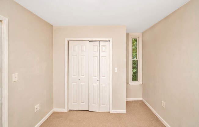 5 beds, 2 baths, 2,200 sqft, $3,900, Unit 0