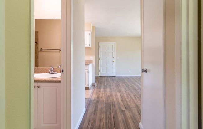 2 beds, 1 bath, 760 sqft, $1,765, Unit 244