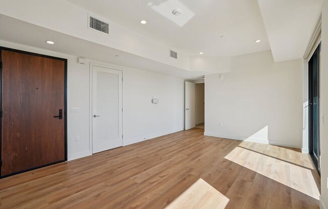 2 beds, 2 baths, 854 sqft, $4,095