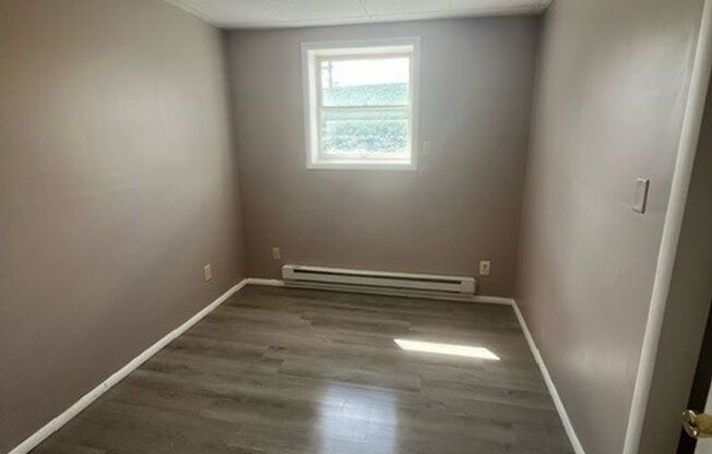 2 beds, 1 bath, $875, Unit APT 5