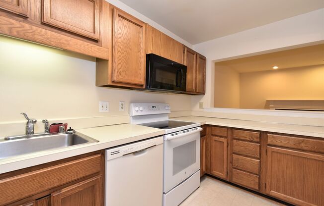 Big and Beautiful 2 Bedroom, 2 Full Bathroom, North Bethesda Condo!