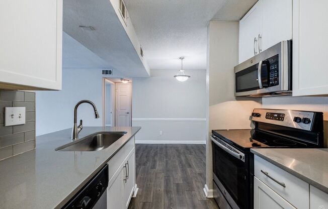1 bed, 1 bath, 705 sqft, $1,375, Unit 2032