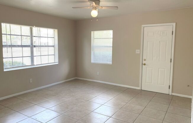 3 beds, 1 bath, 1,100 sqft, $1,995, Unit 208