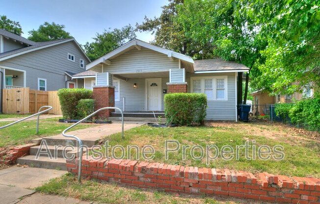 2 beds, 1 bath, 1,036 sqft, $1,100