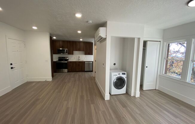 Studio, 1 bath, $999, Unit 05