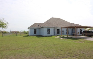 FOR LEASE! Nice 3 BR - 2 BA - 1,062 sf duplex in Peaster ISD.