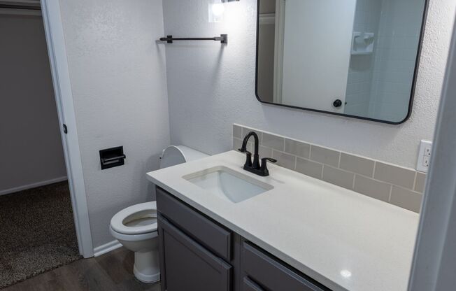 1 bed, 1.5 baths, 800 sqft, $995, Unit 103