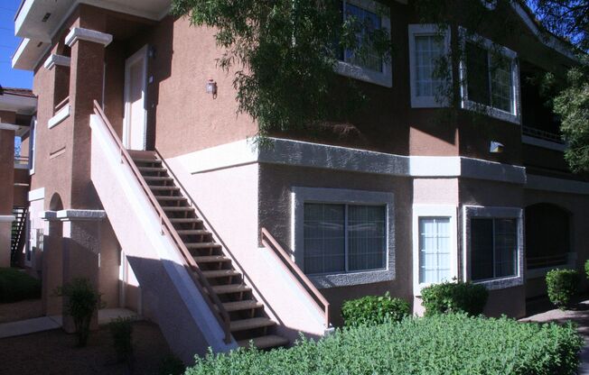 2 Bed, 2 Bath, downstairs, 1 Story Unit, 1 Bay Garage, Appliances included