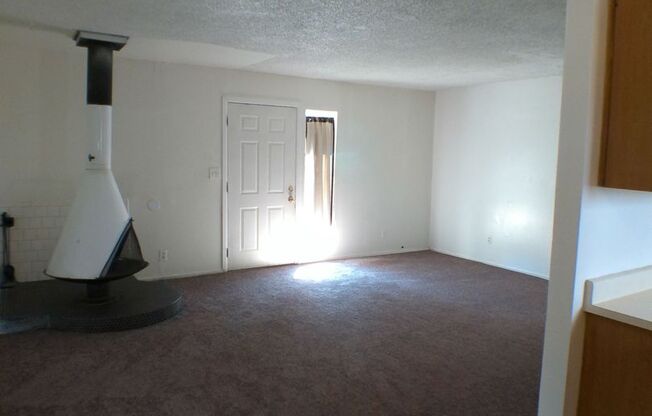 2 beds, 1 bath, $1,200