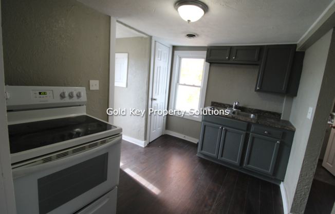 1 bed, 1 bath, 700 sqft, $750, Unit 2233 E Lynn St Apt 4