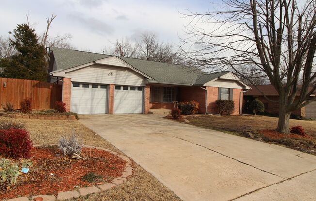 Large 4 bedroom , 2 bath, 2 car garage for lease in Norman 1713 Rolling Stone