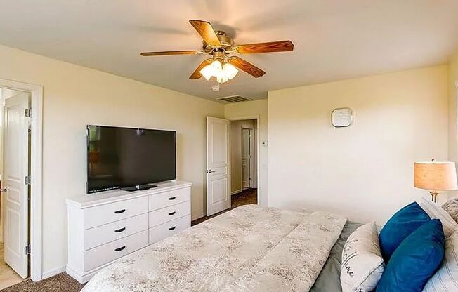 4 beds, 3 baths, $3,220, Unit # 129