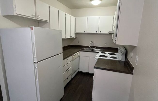 2 beds, 1 bath, 700 sqft, $1,175, Unit 08B