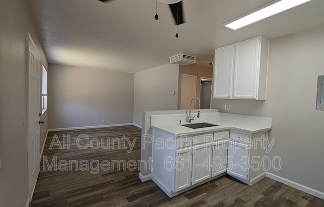 8742 E UNIVERSITY 6