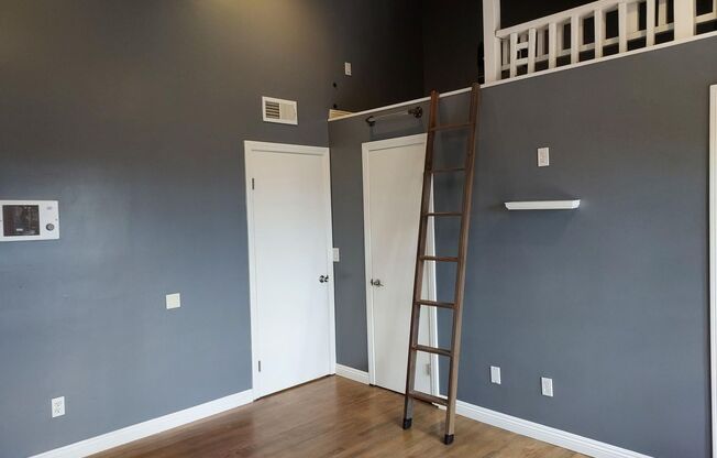 2 Bed/2.5 Bath Townhome - West Mission Valley near USD W/D in unit w/Tandem Garage