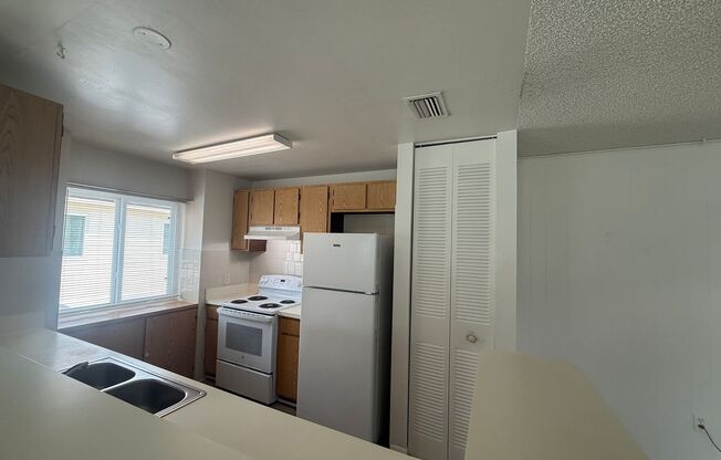 2 beds, 1.5 baths, $1,400
