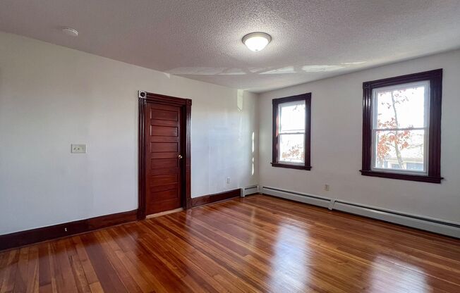 3 beds, 1 bath, $1,750, Unit 3rd Fl