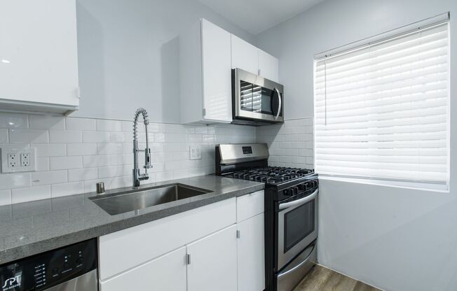 Runyon Canyon Properties, LLC (1636 N. Fuller Avenue)