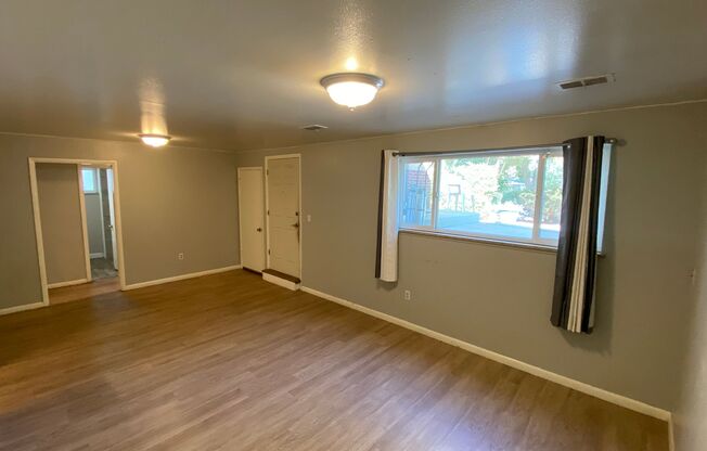 2 beds, 1 bath, $1,895, Unit B