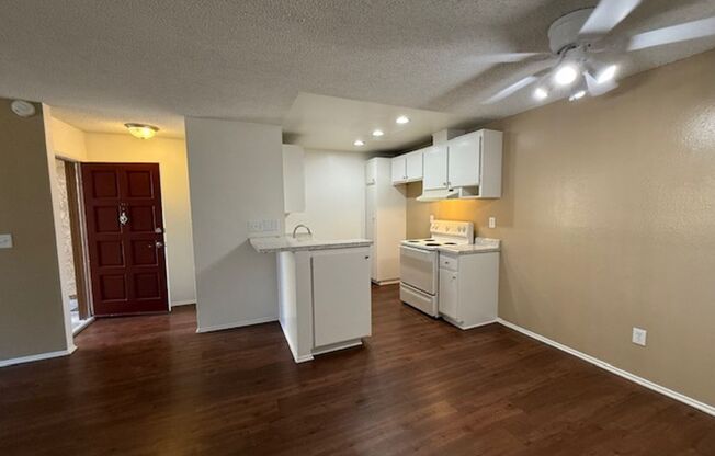 1 bed, 1 bath, 716 sqft, $2,100, Unit F006