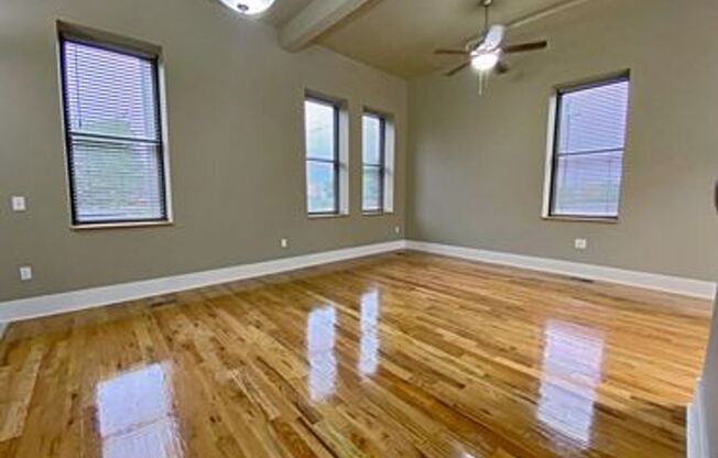 1 bed, 1 bath, 1,043 sqft, $1,250, Unit 911