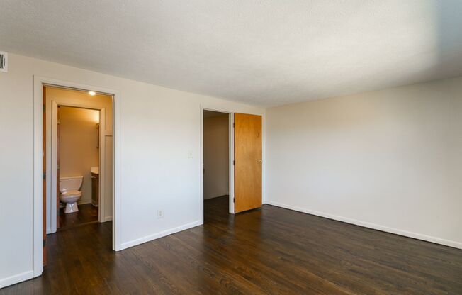 2 beds, 1.5 baths, $1,400, Unit 411 E Buttles Ave Apt. J