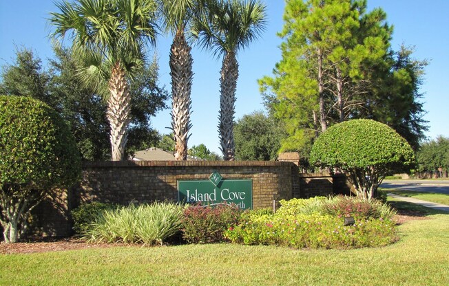 Cozy 2/2 Town Home in Meadow Woods! Available Now!