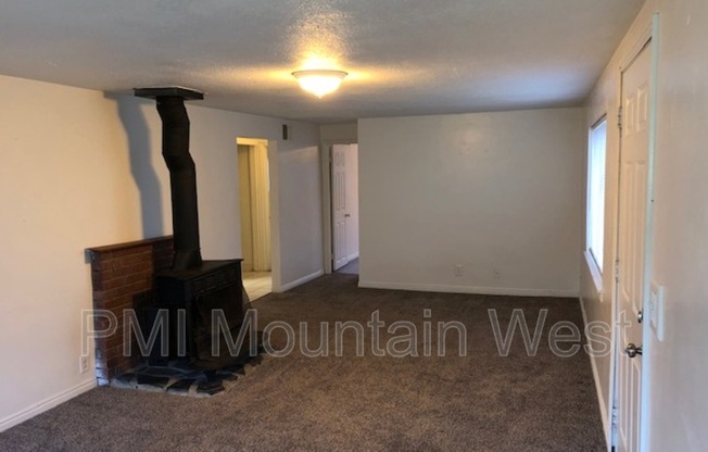 2 beds, 1 bath, 1,025 sqft, $1,395