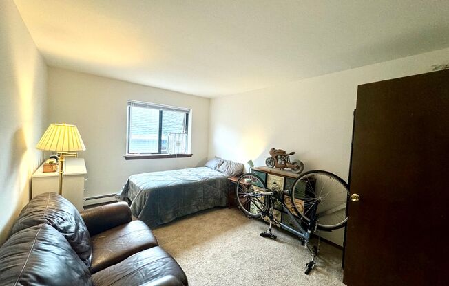 1 bed, 1 bath, $1,095, Unit 303