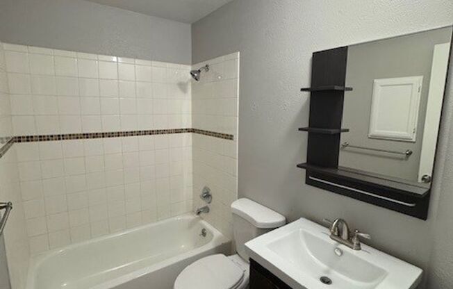 2 beds, 1 bath, $2,200, Unit # #F