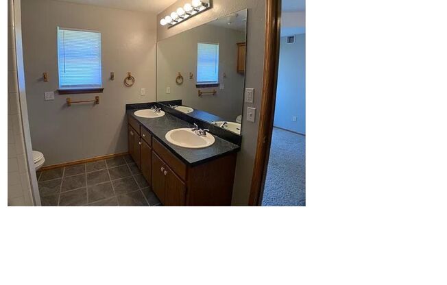 3 beds, 2 baths, $1,350