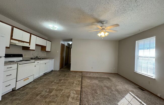 2 beds, 1 bath, $885