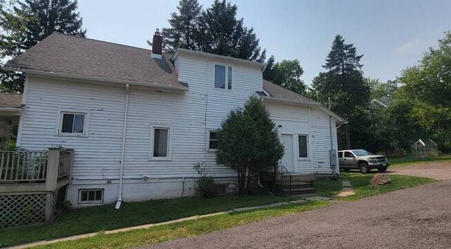 3 beds, 1 bath, 1,400 sqft, $1,600