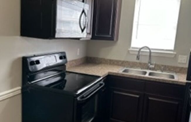 2 beds, 1 bath, $1,550