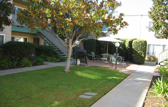 2 beds, 1 bath, 832 sqft, $1,975, Unit 105