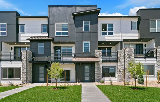 Newer 4 bed Townhome at The Commons at Victory Ridge!