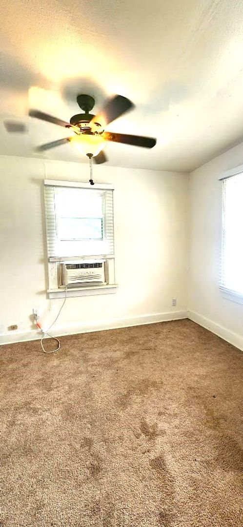 2 beds, 1 bath, $900