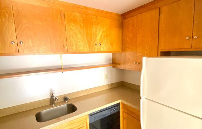 3 beds, 2 baths, $3,500, Unit 6