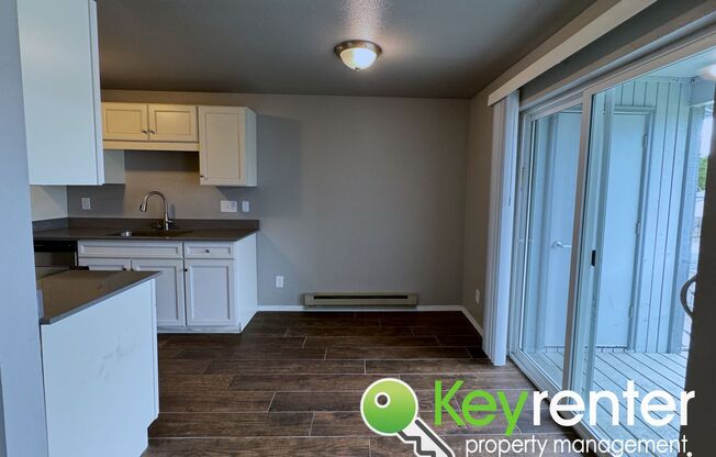 2 beds, 1 bath, 840 sqft, $1,600, Unit C