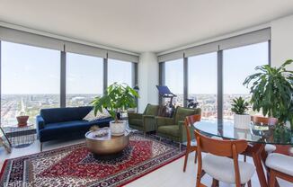 1035 W Van Buren 21111