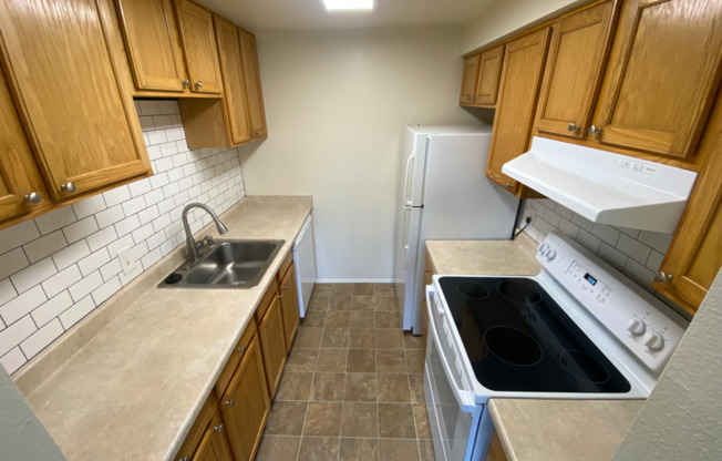 13716 15 AVE NE
