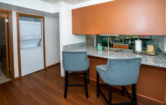 Gourmet Kitchen With Island at Raleigh House Apartments, MRD Apartments, East Lansing, MI