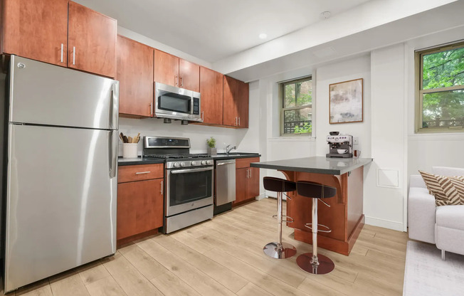 2 beds, 1 bath, $3,596, Unit 3