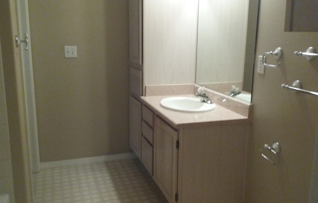 2 beds, 2 baths, $1,500