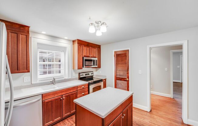 3 beds, 2 baths, 1,613 sqft, $2,900, Unit Unit 1
