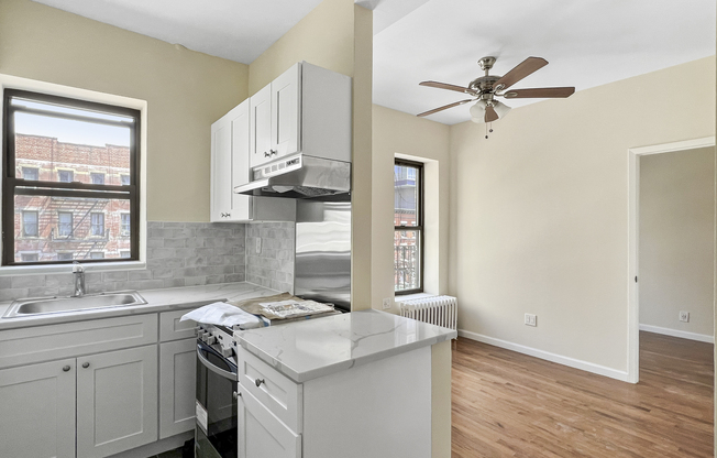 270 E 78 ST